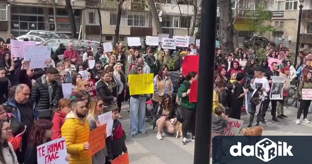 Стотици жители на Пловдив се включиха в протестното шествие организирано