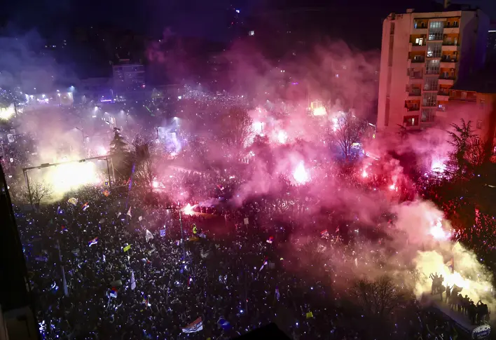  Разпръсна ли Вучич протестиращи със звуково оръжие? (ВИДЕО) 