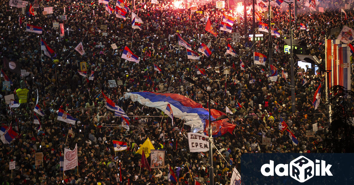 Десетки видеокадри на които вижда как в синхронпобягва многохилядната тълпа