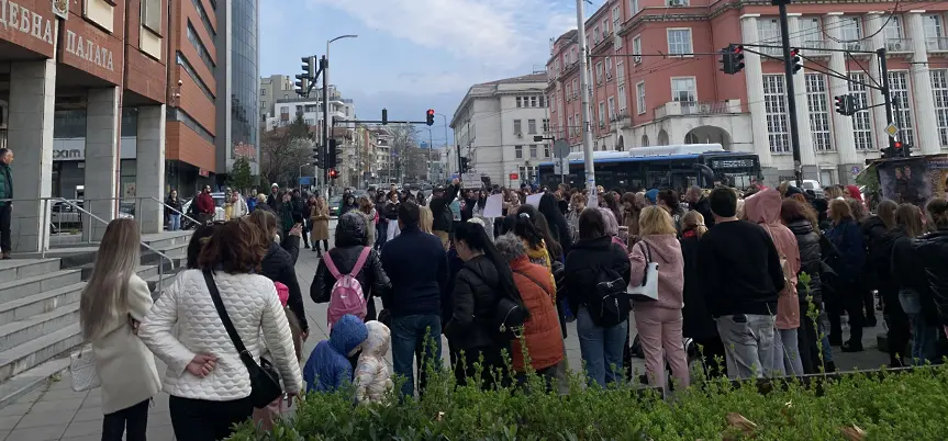  В Плевен голям брой жители се включиха в митинга против насилието над животни 
