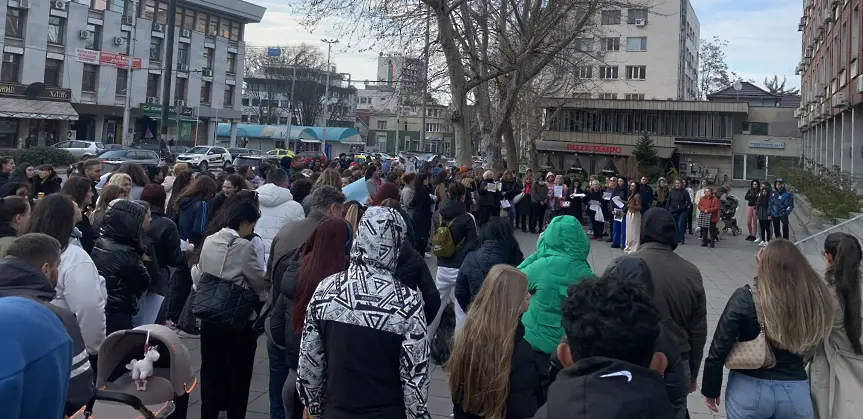  В Плевен голям брой жители се включиха в митинга против насилието над животни 