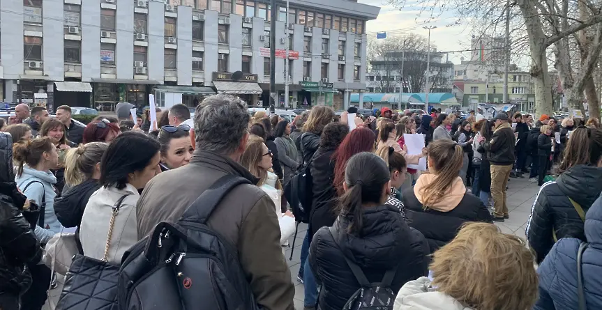  В Плевен голям брой жители се включиха в митинга против насилието над животни 