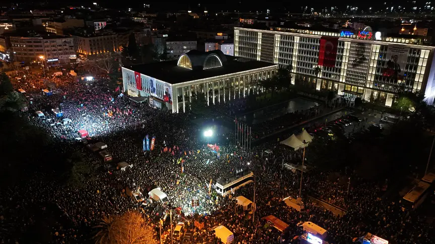 Хиляди протестираха срещу ареста на Имамоглу (ВИДЕО И СНИМКИ)