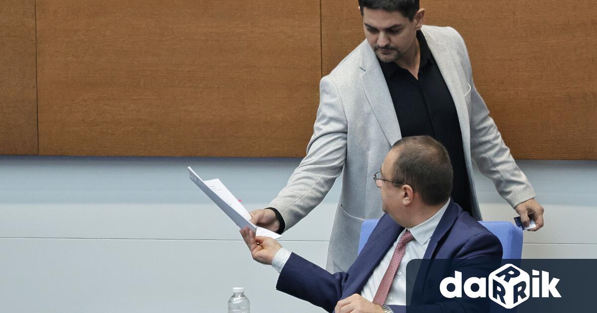 По малко от седмица парламентарната група на партия Морал единство