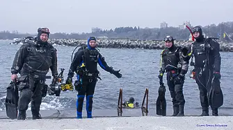 Водолази от Сдружение с нестопанска цел "Приятели на морето - Бургас" откриха сезона за гмуркане.