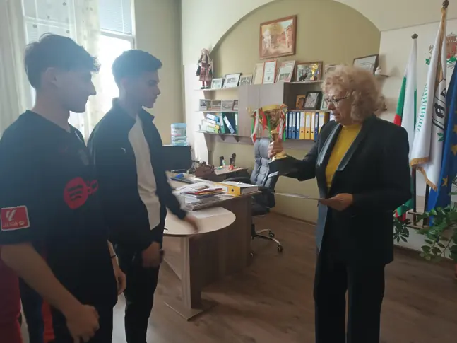  Първо място за тима по футбол на СУ „ Крум Попов “ на ученическите игри в област Плевен 