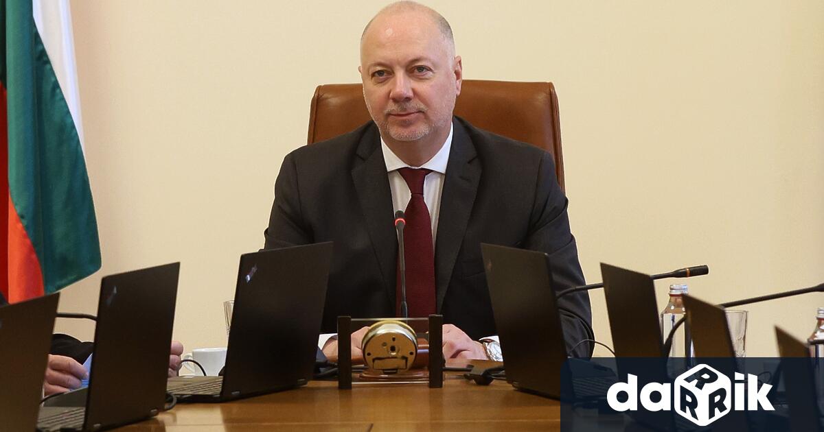 Този вот на недоверие няма толкова за цел да нанесе