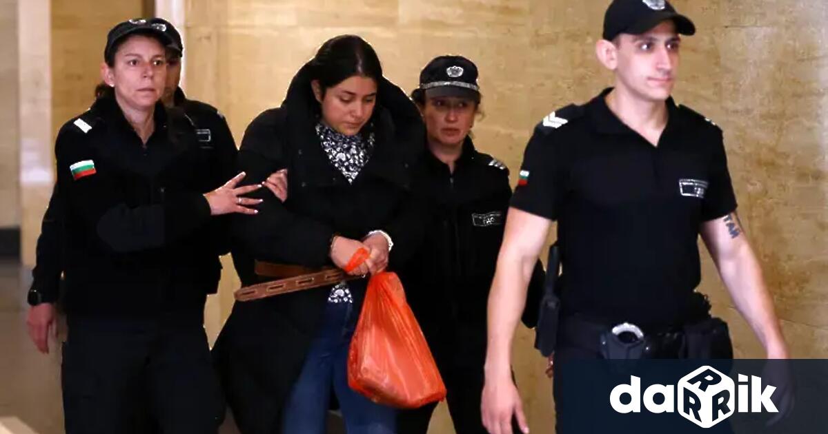 На фона на крясъци изчадия и напрежение тръгна делото за