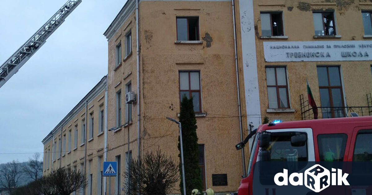 При пожар тази нощ е изгорял покривът на Националната гимназия