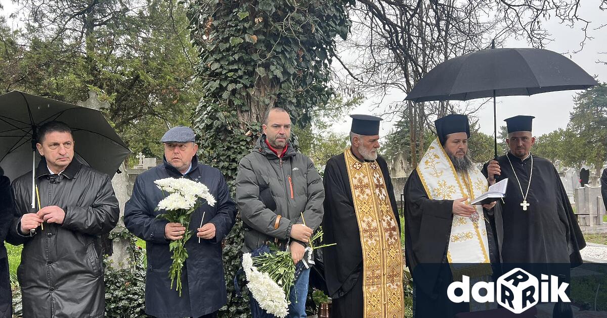С панихида на Гробищния парк бяха почетени загиналите от бомбардировките