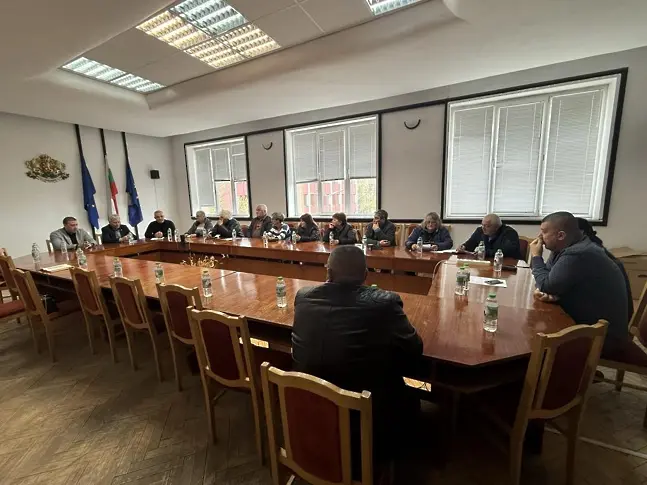  Николай Абрашев организира работна среща в Община Никопол 