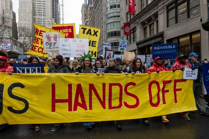  „ Долу ръцете “: Протести против Тръмп и Мъск в цяла Америка 