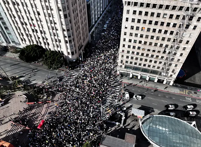  „ Долу ръцете “: Протести против Тръмп и Мъск в цяла Америка 
