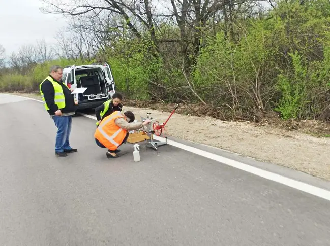  До 60 км/ч. е понижена скоростта на придвижване в сектора сред Радомирци и Телиш на път I-3 