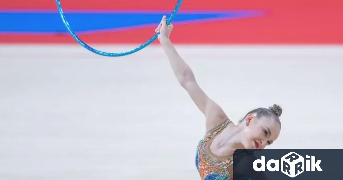 Стилияна Николова спечели златнитемедали на обръч и на топка във