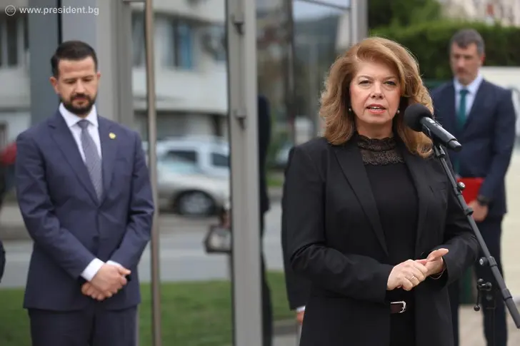  Вицепрезидентът Илияна Йотова и черногорският президент Милатович откриха в Ловеч улица на името на доктор Петър Ораховац 