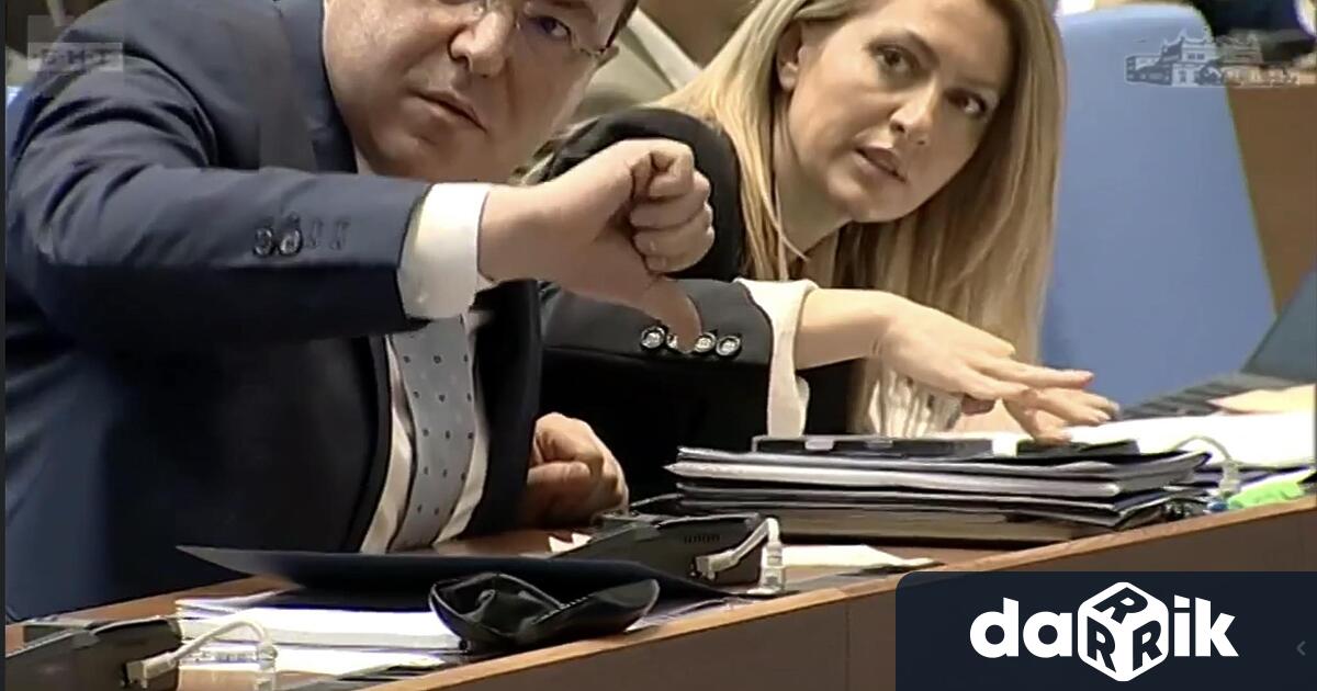 След призив на ГЕРБ и благодарение на гласовете на БСП