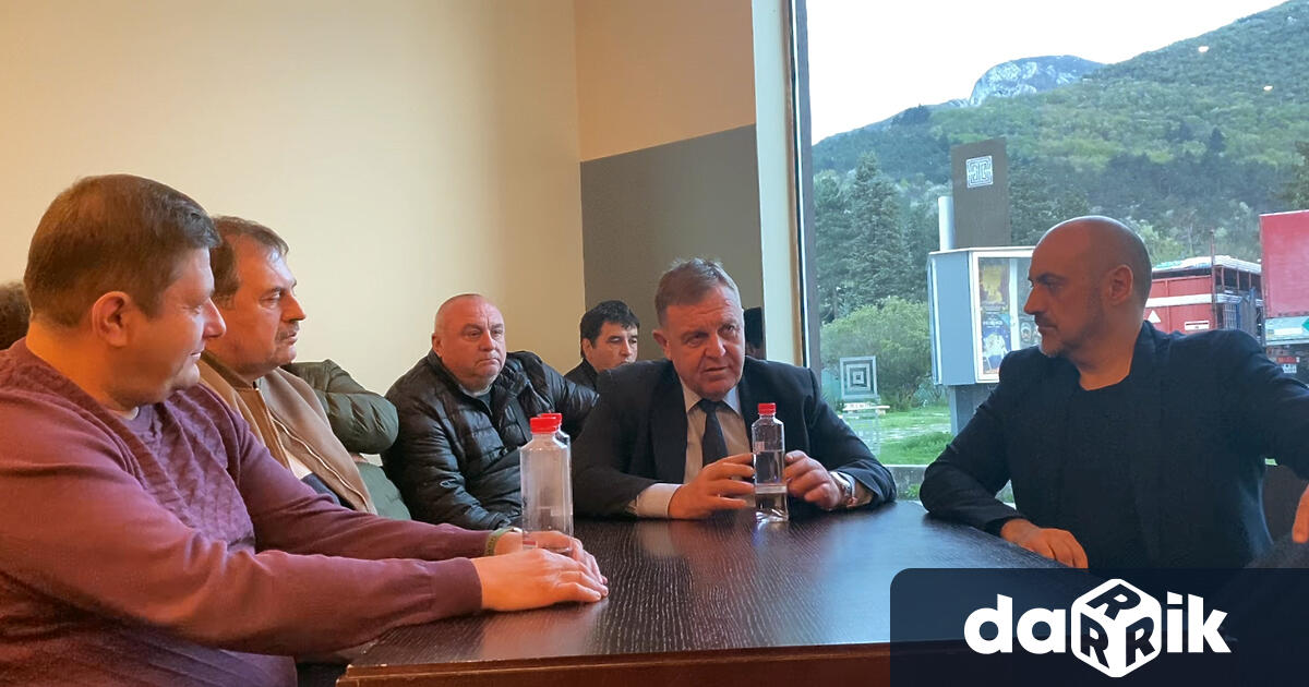 Председателят на ВМРО Красимир Каракачанов проведе среща със членове и