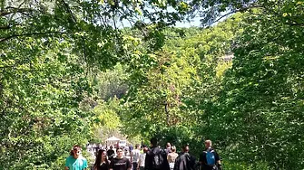 Десетки видинчани участваха в Туристически празник в местността "Божурица"