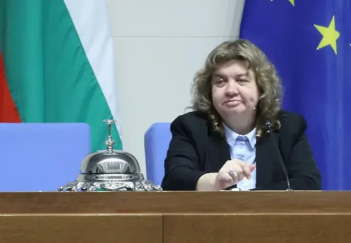 Председателят на НС: Въпросът на президента за еврото е спорен