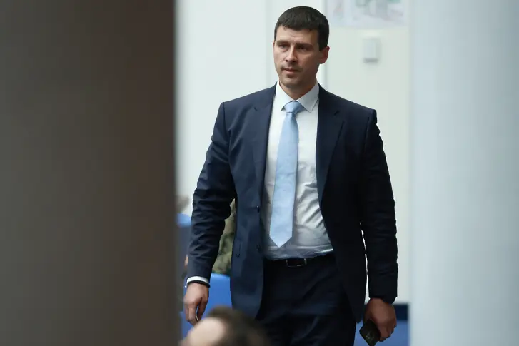 Подготовката на третия вот на недоверие към кабинета не върви гладко