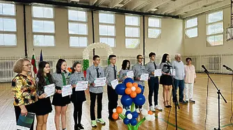 Математическата гимназия във Враца отбеляза патронния си празник