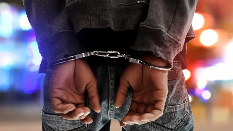 Вкараха в ареста 21-годишен, ограбил възрастна жена