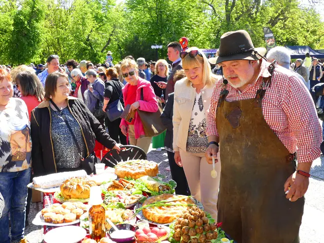 Празник на самардалата в Нова Загора