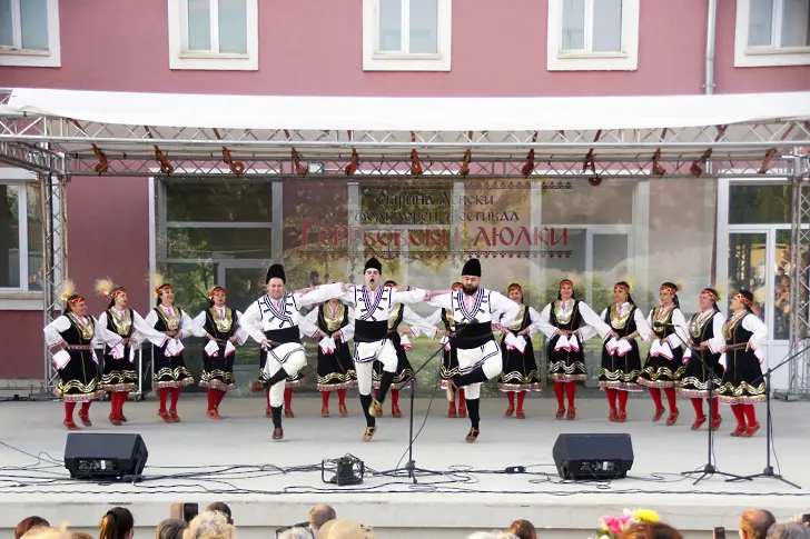ФФ „Гергьовски люлки” в Левски - с младостта и красотата на българския фолклор и традиции