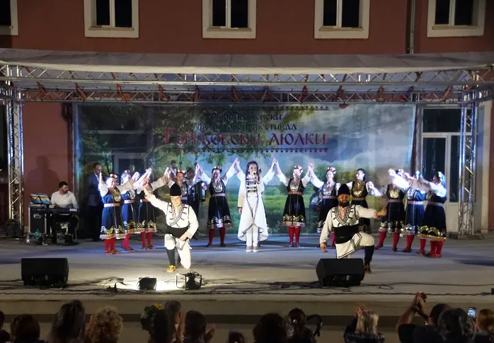 ФФ „Гергьовски люлки” в Левски - с младостта и красотата на българския фолклор и традиции