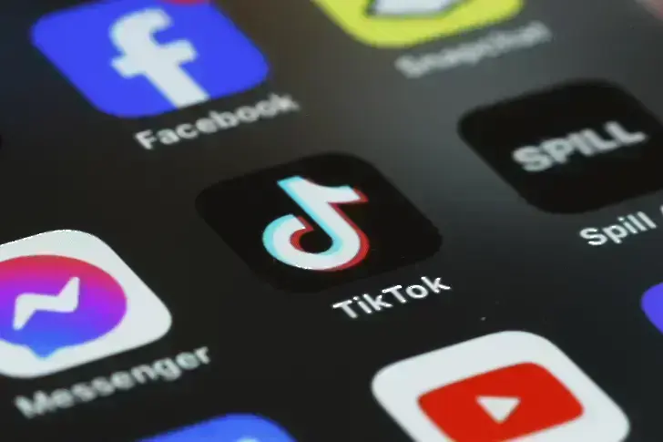 Тийнейджърка в безсъзнание след предизвикателство в TikTok