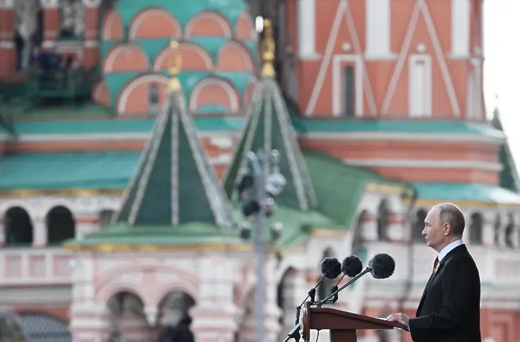 Кои лидери застанаха до Путин на Червения площад за 9 май?