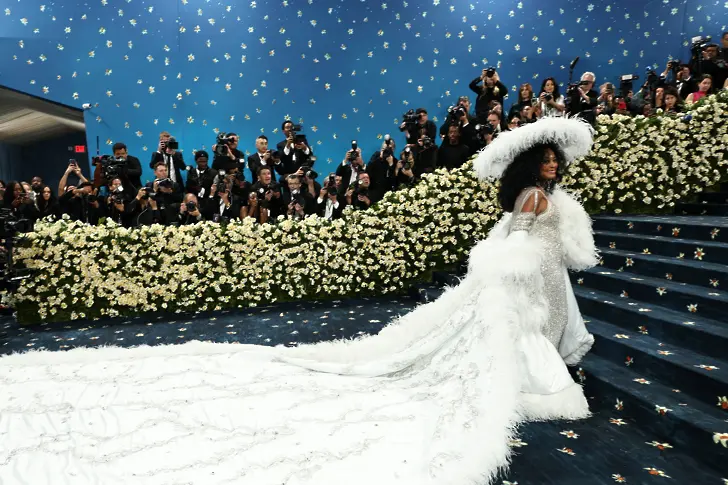 Даяна Рос зашемети публиката на Met Gala с впечатляваща рокля
