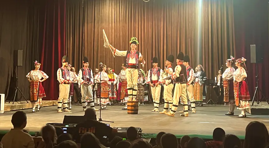 Северняшки ансамбъл „Иван Вълев“ с образователни концерти в град Левски