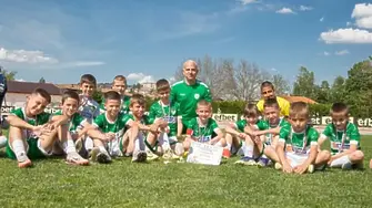 Перспективен плевенски спортист с награда за "Най-добър защитник в набор 2015 г." от детски футболен турнир