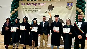 Областният управител Николай Николов връчи дипломите на абсолвенти от Великотърновския университет, Филиал Враца
