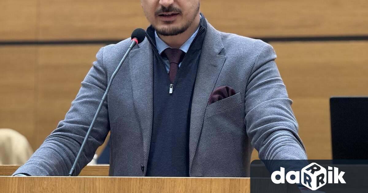 В изказване от трибуната на Общинския съвет председателят на групата