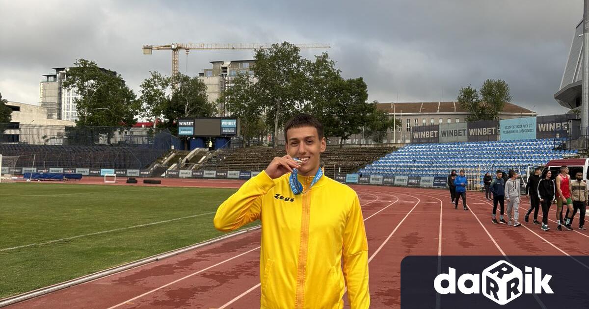 Деян Данаилов Цветанов ученик от X г клас на Профилирана