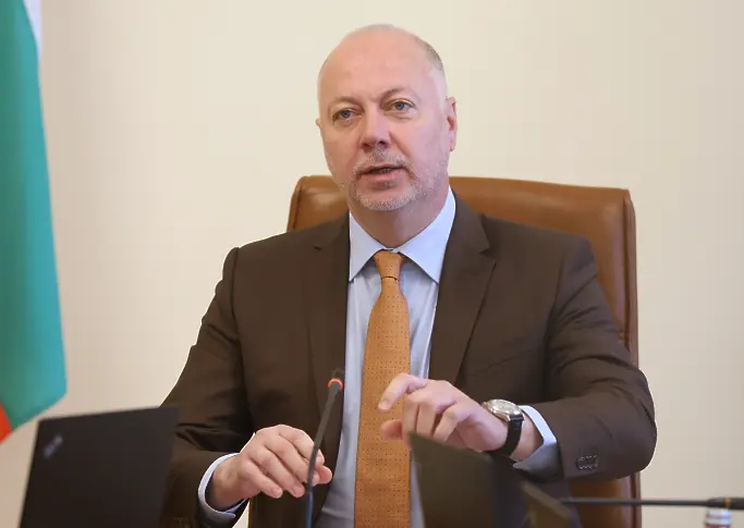 Премиерът призова президента да преразгледа искането си за референдум за еврото