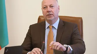 Премиерът призова президента да преразгледа искането си за референдум за еврото