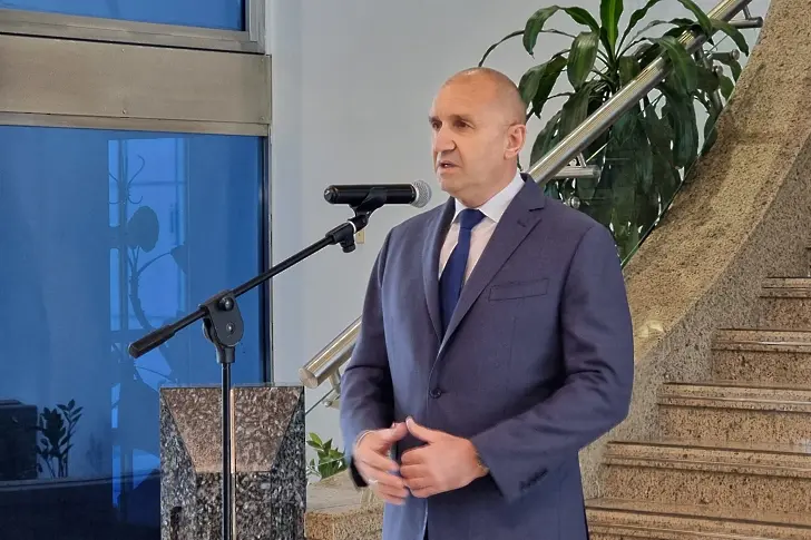Президентът ще сезира КС заради върнатия от Киселова референдум