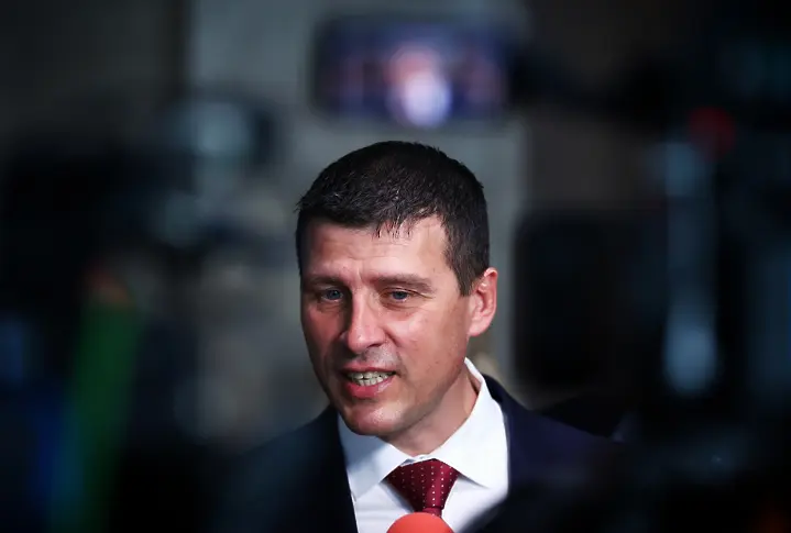 Ивелин Михайлов призова Радев да влезе в НС, за да “разбута кочината”