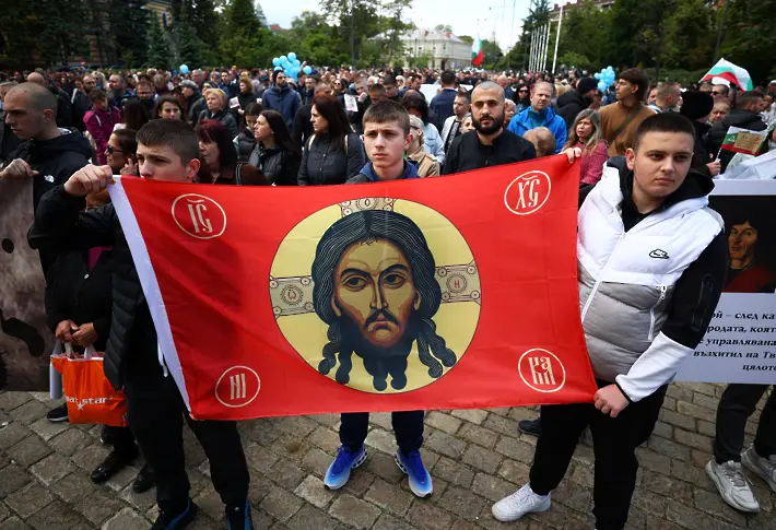  “Да учат за вярата ”: Граждани се събраха в поддръжка тутакси по вяра 