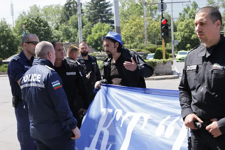  Призиви за прекъсване на работа се чуха на митинга на Българска телеграфна агенция, БНР и Българска национална телевизия 