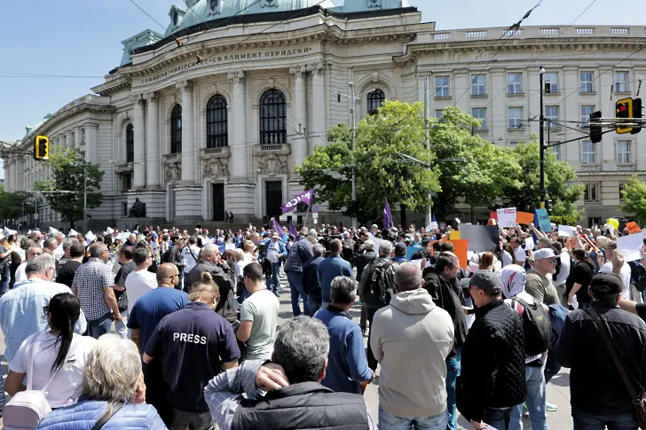  Призиви за прекъсване на работа се чуха на митинга на Българска телеграфна агенция, БНР и Българска национална телевизия 