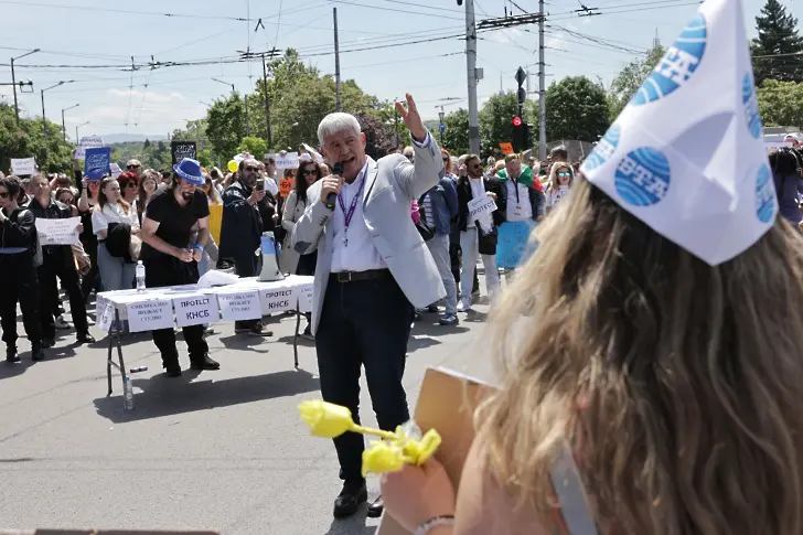  Призиви за прекъсване на работа се чуха на митинга на Българска телеграфна агенция, БНР и Българска национална телевизия 