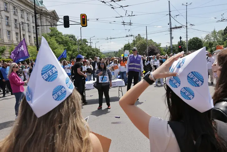  Призиви за прекъсване на работа се чуха на митинга на Българска телеграфна агенция, БНР и Българска национална телевизия 