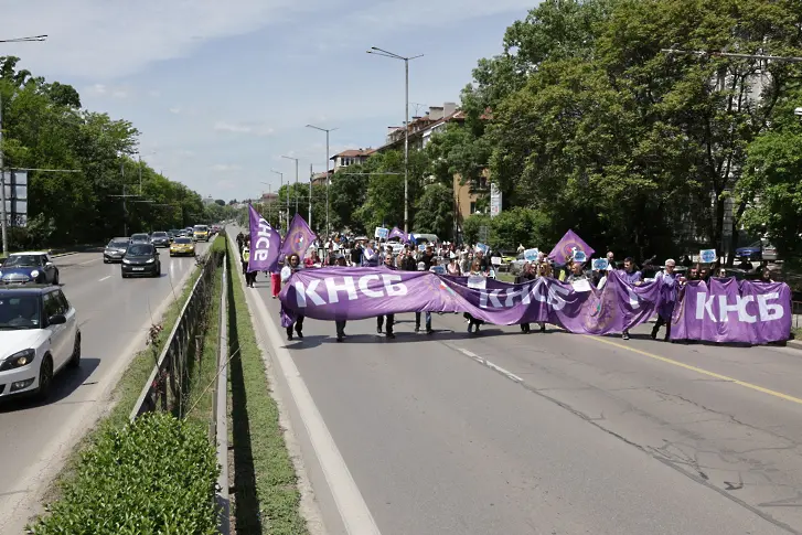  Призиви за прекъсване на работа се чуха на митинга на Българска телеграфна агенция, БНР и Българска национална телевизия 