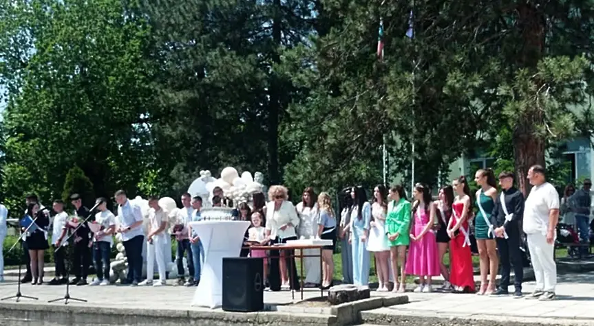  СУ „ Крум Попов ” в град Левски изпрати тържествено ВИПУСК 2025 