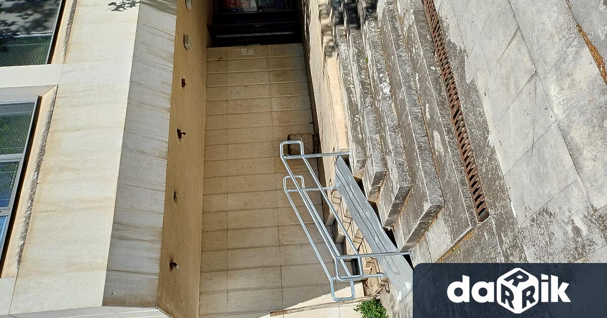 С две новоизградени рампи за трудно подвижни хора разполага вече